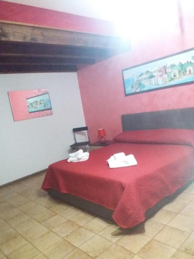 Su Casciu Bed & Breakfast Bosa Bagian luar foto