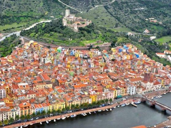 Su Casciu Bed & Breakfast Bosa Bagian luar foto